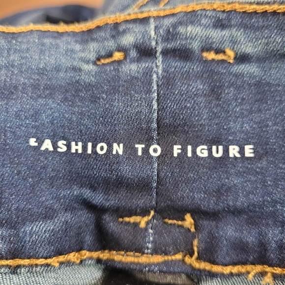 Fashion To Figure Jeans Size 28 Womens Plus Size New WIth Tags Waist 50" Stretch - Picture 7 of 13